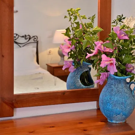 Manos Konukevi Kolios